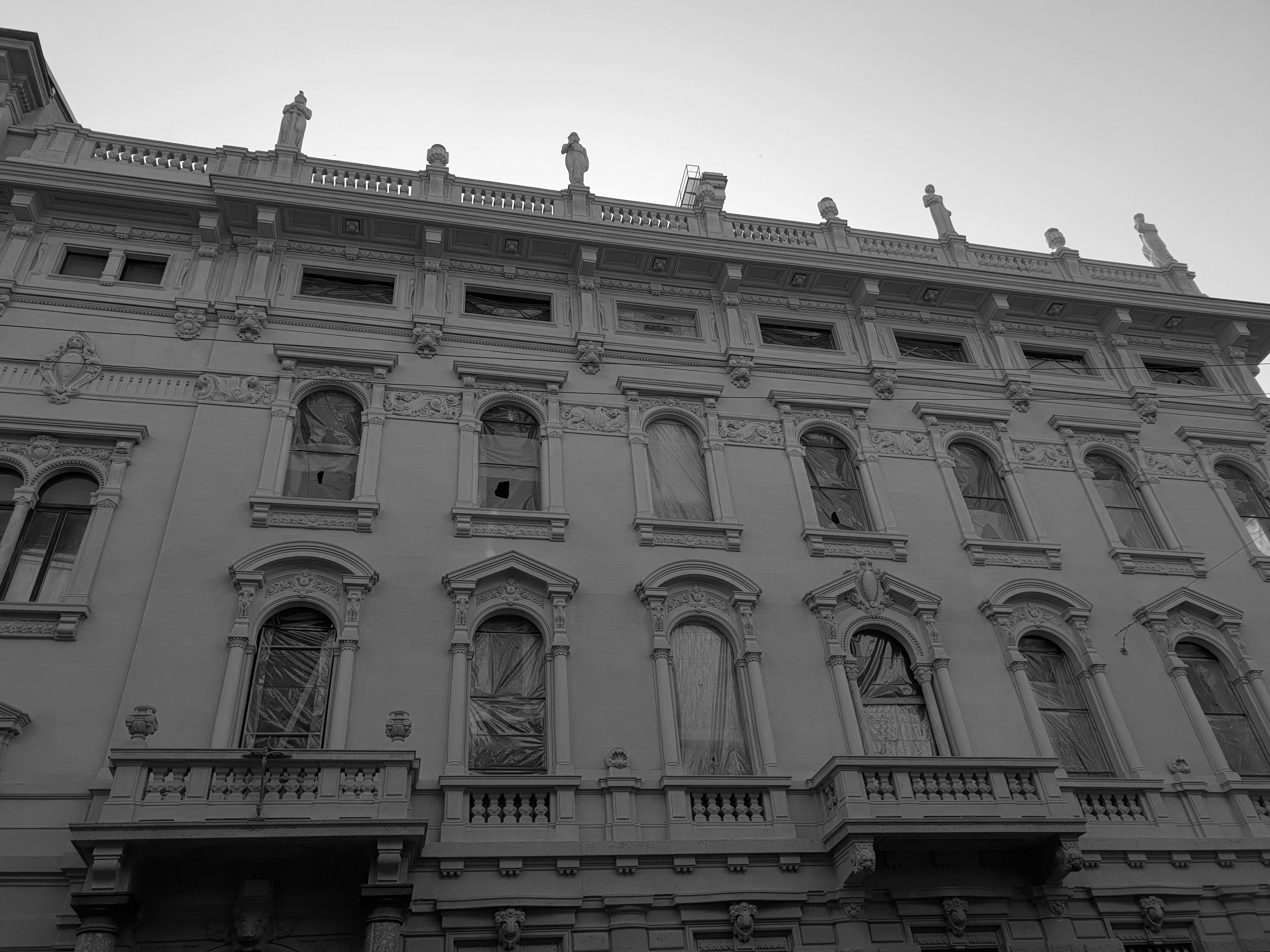 VIA MELLERIO MILANO Aratari Carola